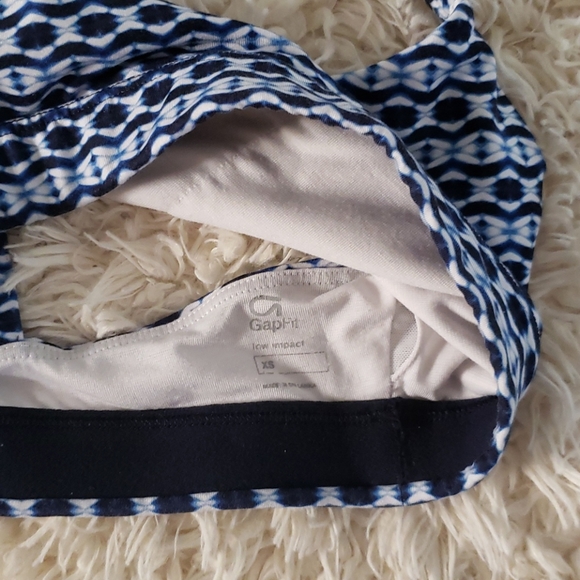 GapFit Low Impact Sports Bra - Picture 2 of 4